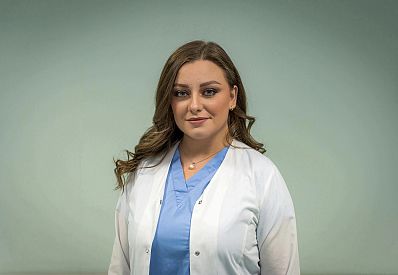 Д р Мария Десислава Плачкова  специализантът в Клиника по Гръдна хирургия с черен колан по карате